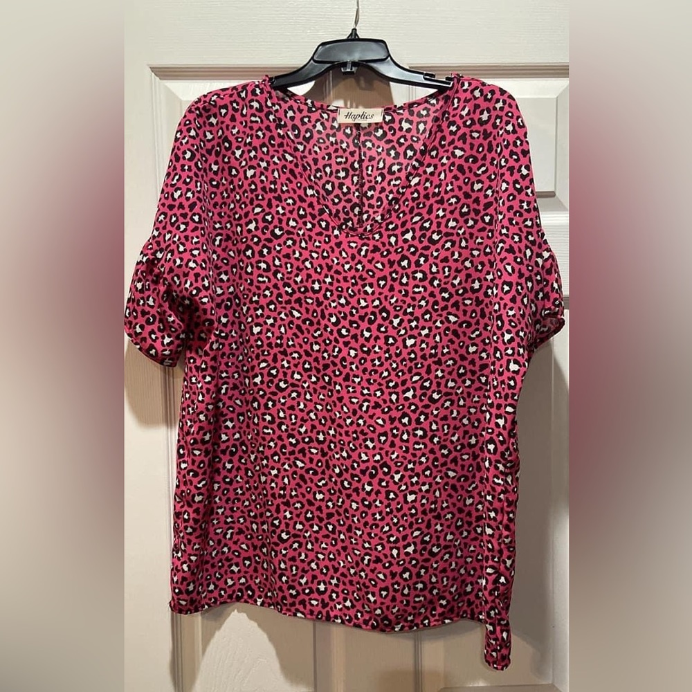 Super cute hot pink cheetah top, NWOT.